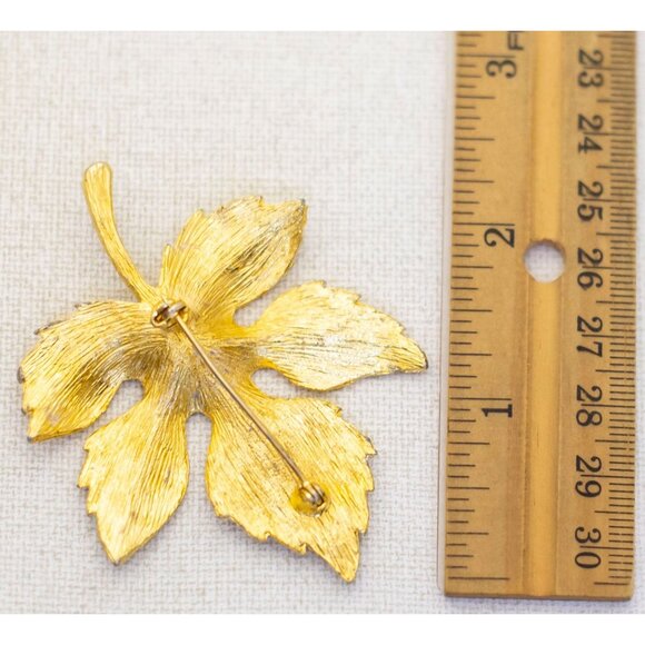 Vintage Intricate Gold Tone Maple Leaf Elegant Brooch - M1 - Picture 2 of 2
